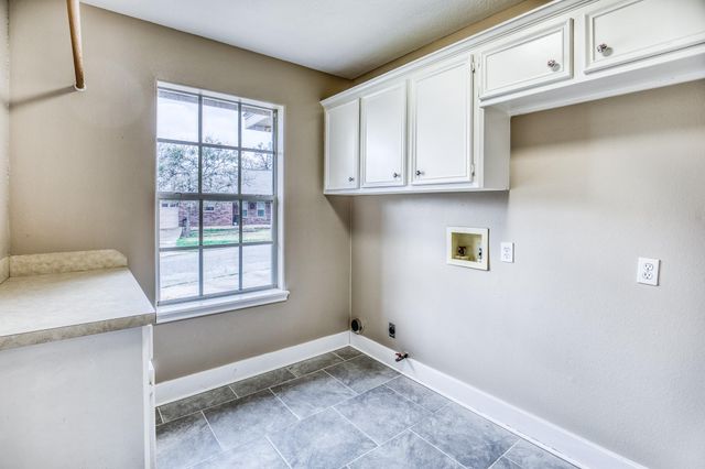 114 Park Place, La Grange, TX 78945