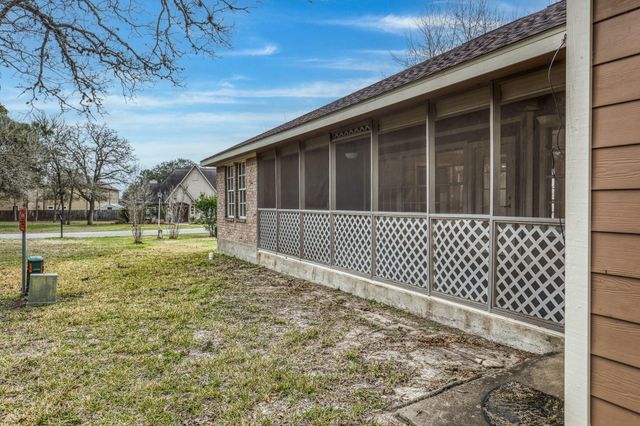 114 Park Place, La Grange, TX 78945