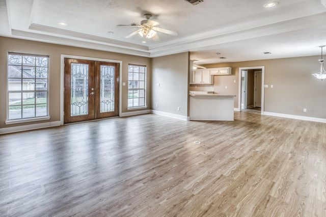 114 Park Place, La Grange, TX 78945