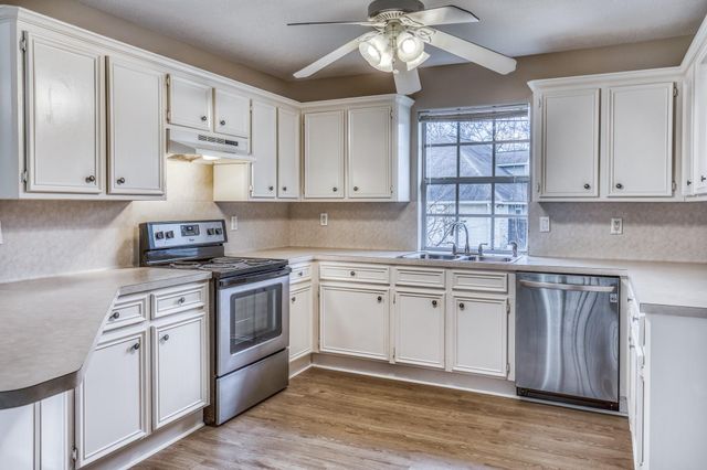 114 Park Place, La Grange, TX 78945