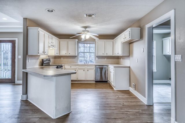 114 Park Place, La Grange, TX 78945