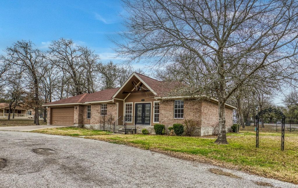 114 Park Place, La Grange, TX 78945