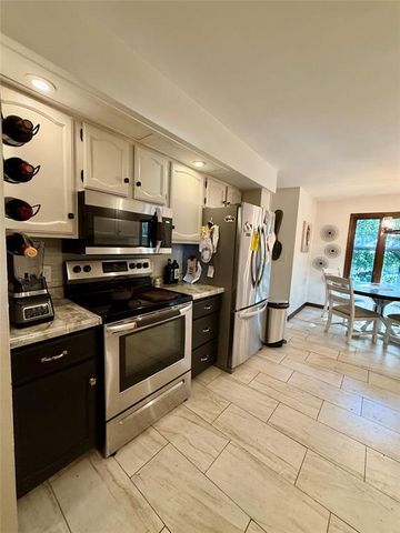 1011 Skyview Drive, Altoona, WI 54720