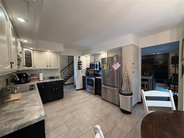 1011 Skyview Drive, Altoona, WI 54720