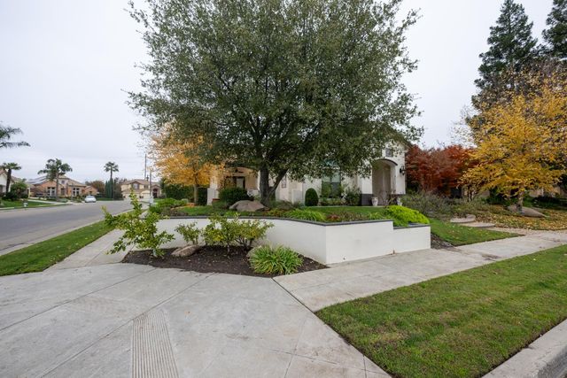 2182 E Hogan Avenue, Fresno, CA 93730