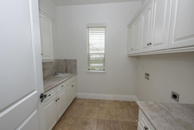 2182 E Hogan Avenue, Fresno, CA 93730