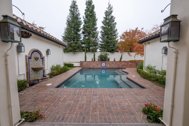 2182 E Hogan Avenue, Fresno, CA 93730