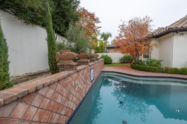 2182 E Hogan Avenue, Fresno, CA 93730