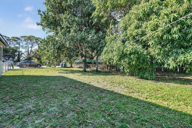 16930 NW 37th Pl, Miami Gardens, FL 33055