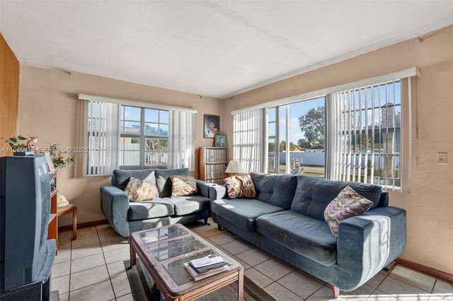 16930 NW 37th Pl, Miami Gardens, FL 33055