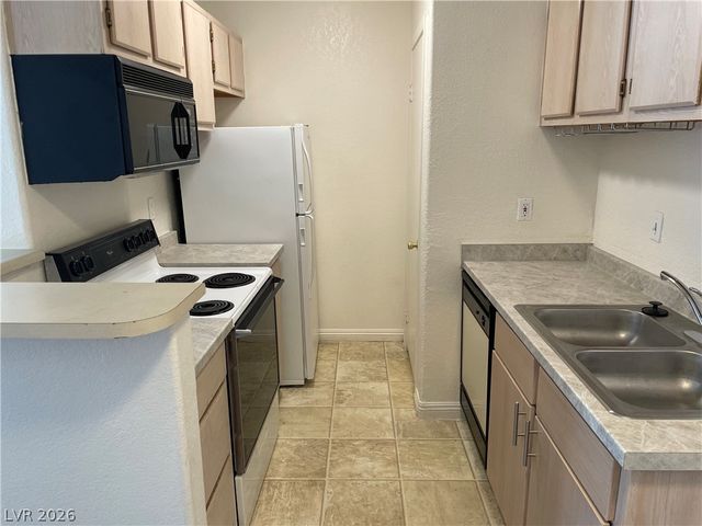 5271 Lindell Road 106, Las Vegas, NV 89118