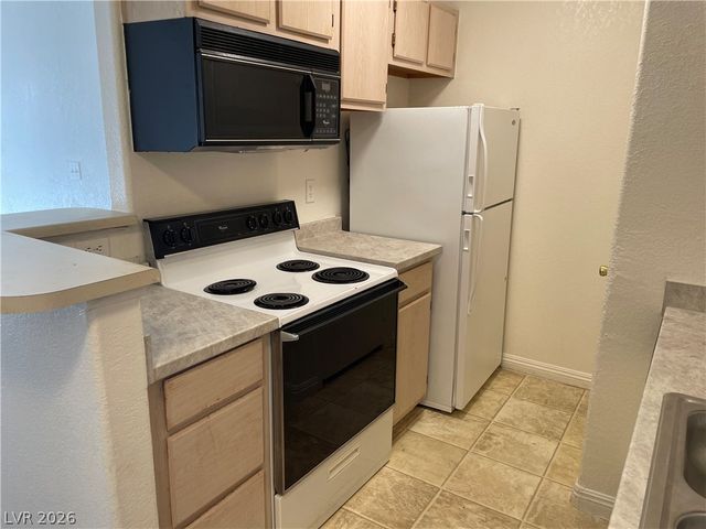 5271 Lindell Road 106, Las Vegas, NV 89118