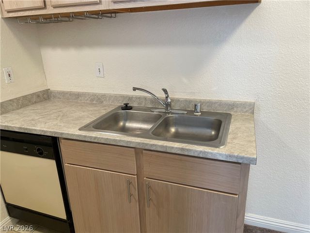 5271 Lindell Road 106, Las Vegas, NV 89118