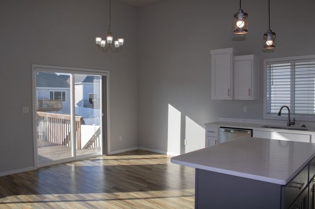 6875 16th Street S, Fargo, ND 58104