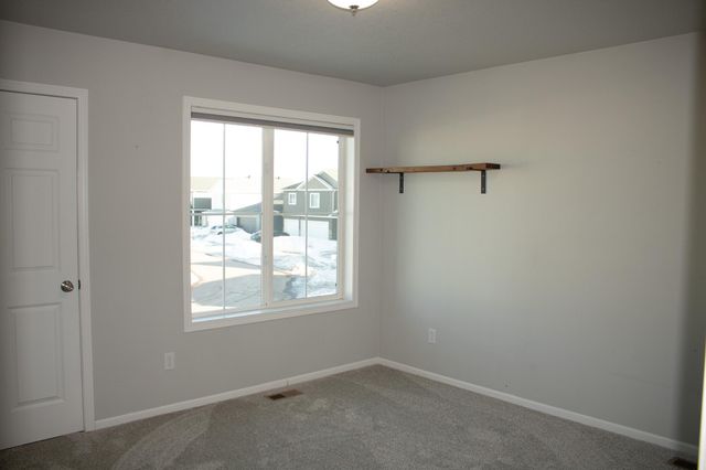 6875 16th Street S, Fargo, ND 58104