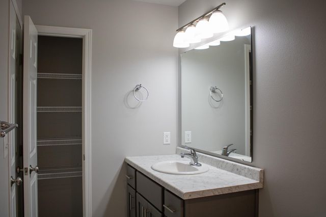 6875 16th Street S, Fargo, ND 58104