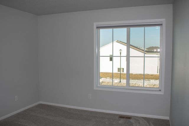 6875 16th Street S, Fargo, ND 58104