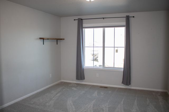 6875 16th Street S, Fargo, ND 58104