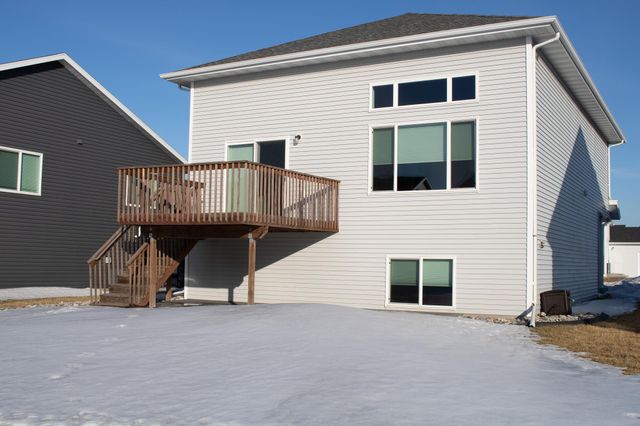 6875 16th Street S, Fargo, ND 58104