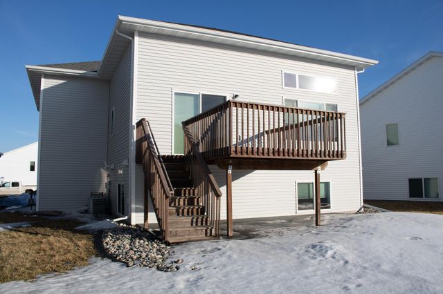 6875 16th Street S, Fargo, ND 58104