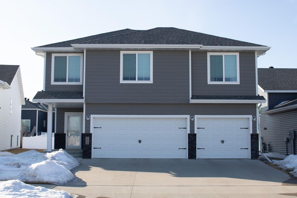 6875 16th Street S, Fargo, ND 58104