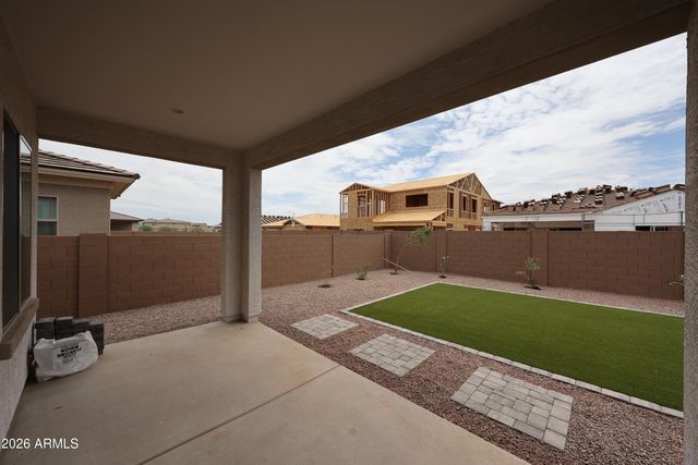 7683 W SMOKETREE Drive, Peoria, AZ 85383