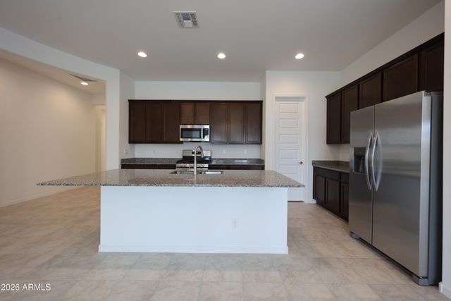 7683 W SMOKETREE Drive, Peoria, AZ 85383