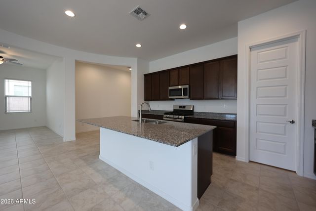 7683 W SMOKETREE Drive, Peoria, AZ 85383