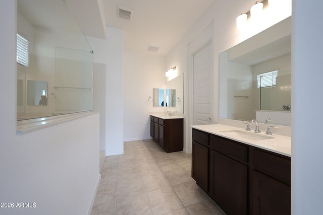 7683 W SMOKETREE Drive, Peoria, AZ 85383