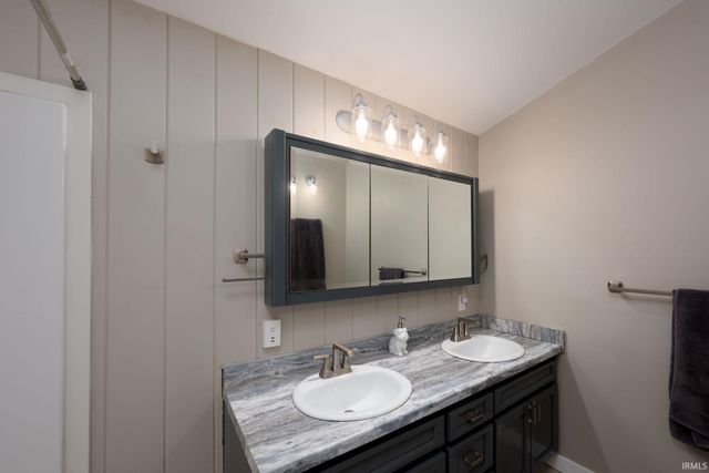 1408 Saint Joe River Drive, Fort Wayne, IN 46805