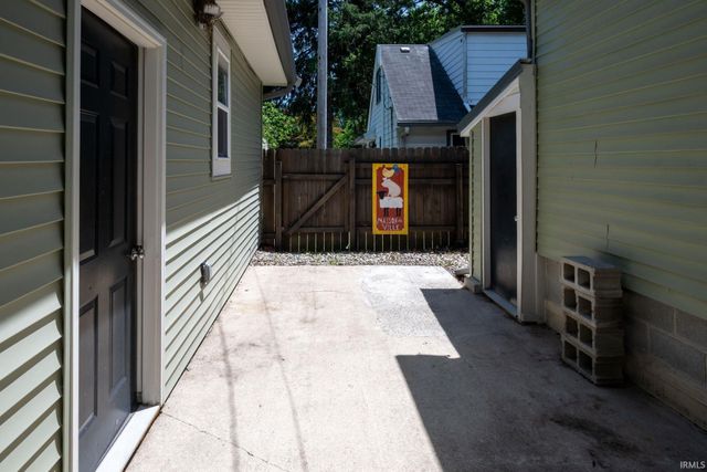 1408 Saint Joe River Drive, Fort Wayne, IN 46805