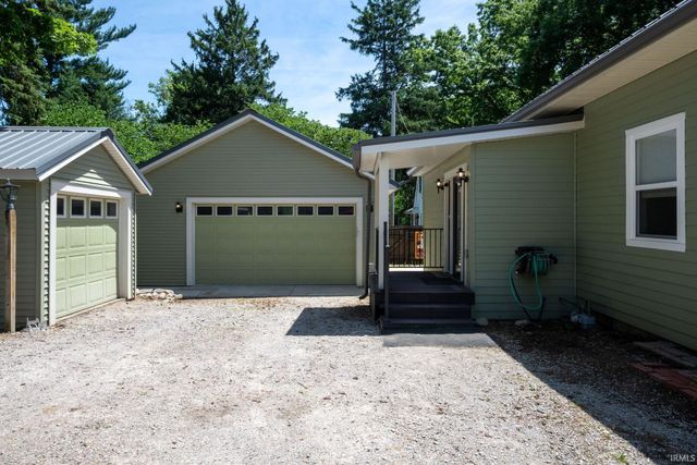 1408 Saint Joe River Drive, Fort Wayne, IN 46805