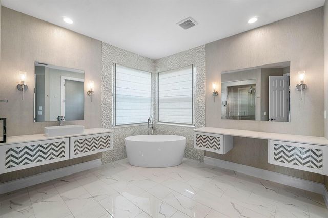 9747 Vitrail Lane, Delray Beach, FL 33446