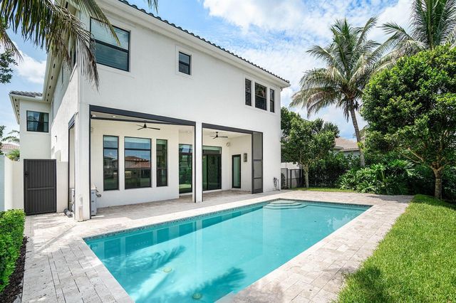 9747 Vitrail Lane, Delray Beach, FL 33446