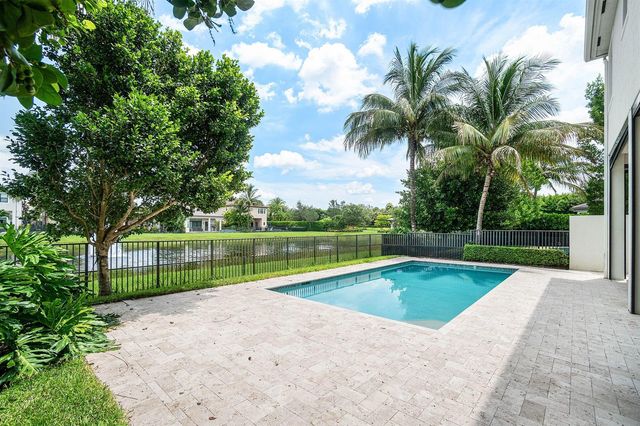 9747 Vitrail Lane, Delray Beach, FL 33446