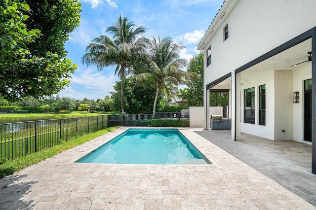 9747 Vitrail Lane, Delray Beach, FL 33446