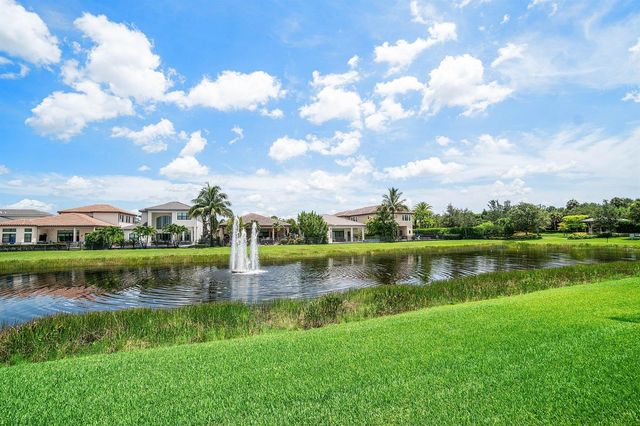 9747 Vitrail Lane, Delray Beach, FL 33446