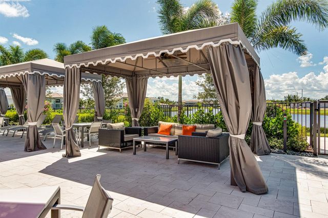 9747 Vitrail Lane, Delray Beach, FL 33446