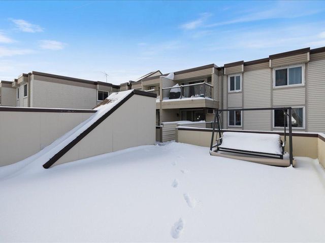 10720 Rockford Road 212, Plymouth, MN 55442