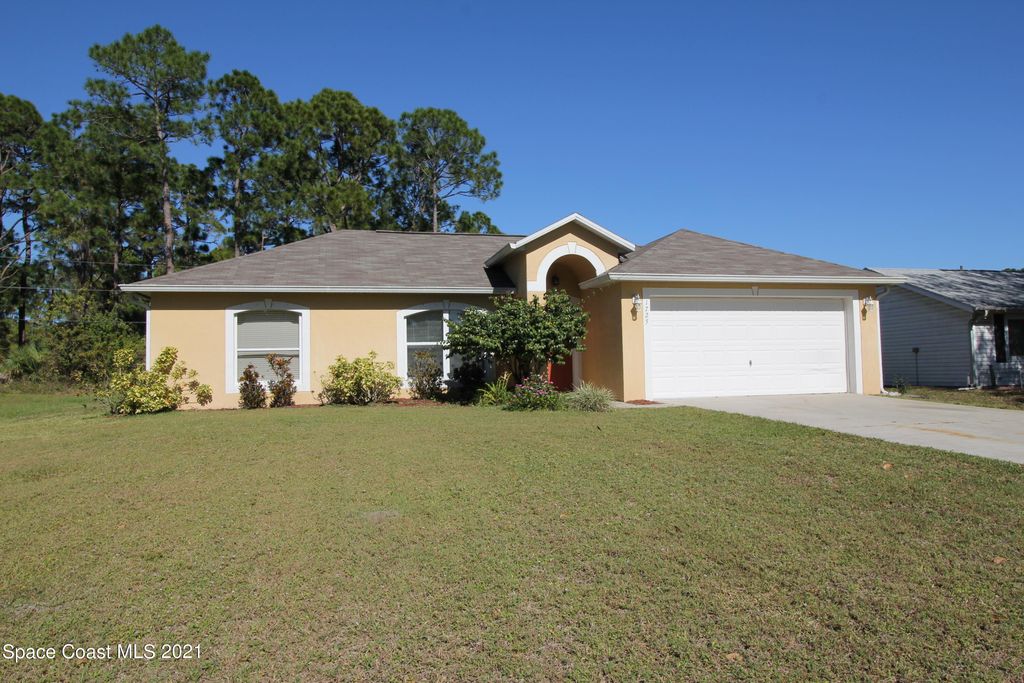 1725 Holbrook Road NW, Palm Bay, FL 32907