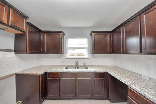 942 Conklin Street, Houston, TX 77088