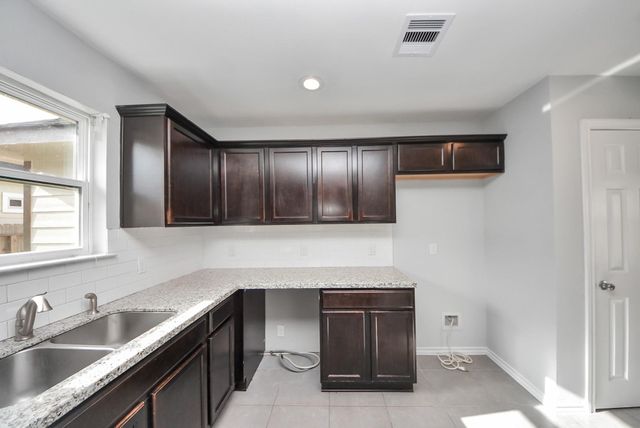 942 Conklin Street, Houston, TX 77088