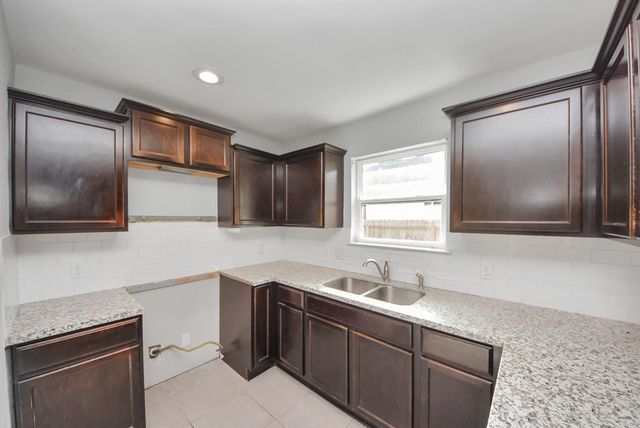 942 Conklin Street, Houston, TX 77088