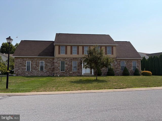 305 CATHERINE CT, Lebanon, PA 17042