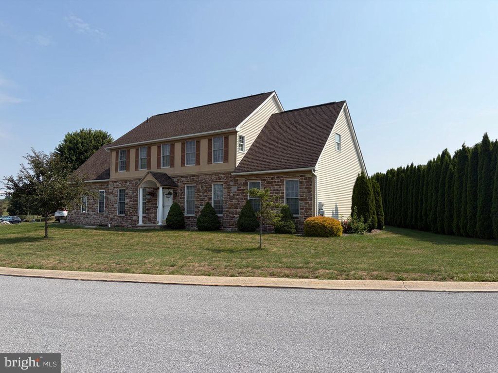 305 CATHERINE CT, Lebanon, PA 17042