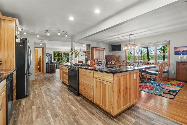 7399 S Lakeshore Drive, Pentwater, MI 49449