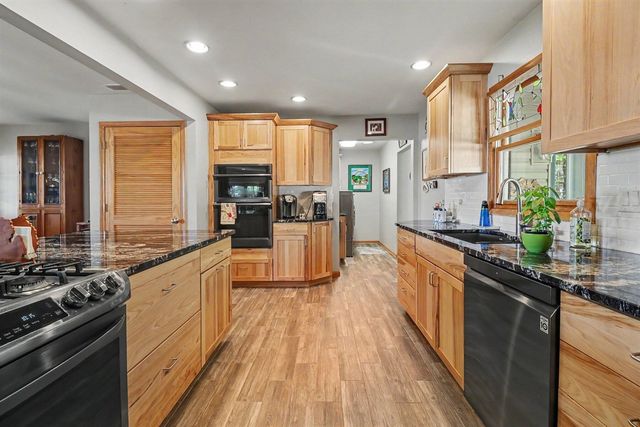 7399 S Lakeshore Drive, Pentwater, MI 49449