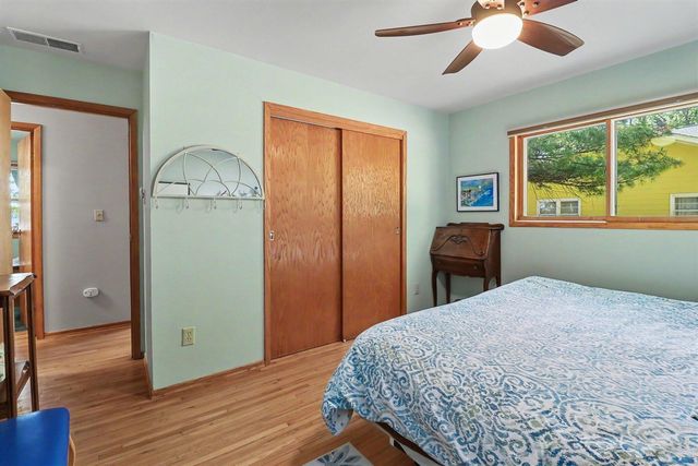 7399 S Lakeshore Drive, Pentwater, MI 49449