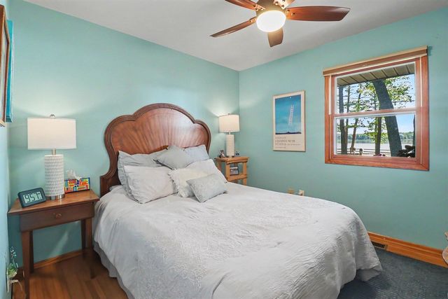 7399 S Lakeshore Drive, Pentwater, MI 49449