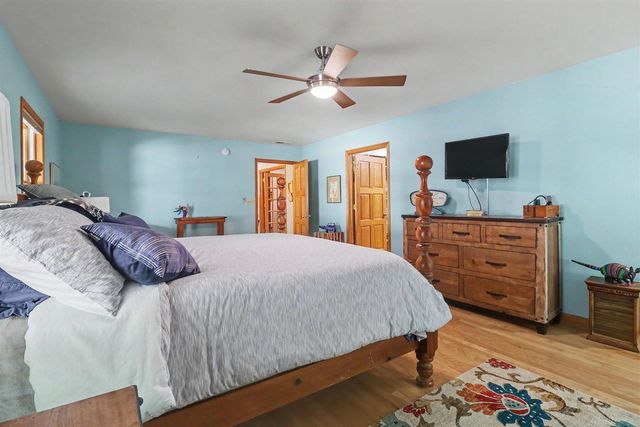7399 S Lakeshore Drive, Pentwater, MI 49449